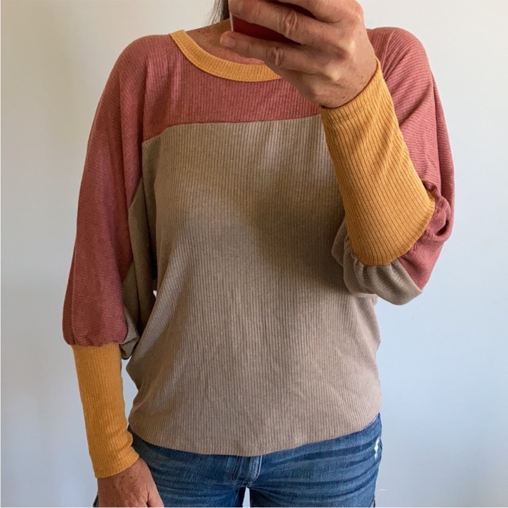 Color Block Dolman Sleeve Top - Picture 6 of 7